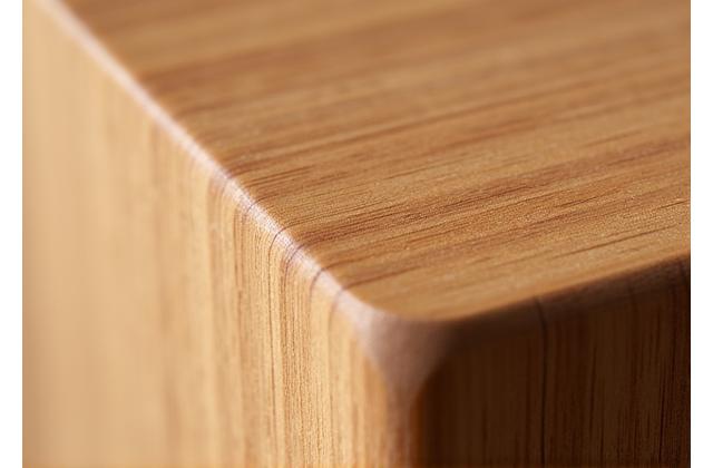 Détail d'un meuble en bois avec une finition naturelle et non toxique